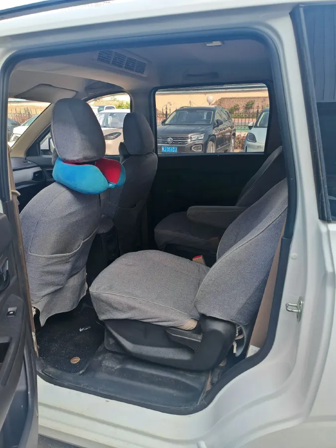 2021 WuLing RongGuang New Truck 1.5L 99HP L4 5MT,autocango,china used car exporter,china ev exporter,chinese used car exporter,chinese used ev exporter