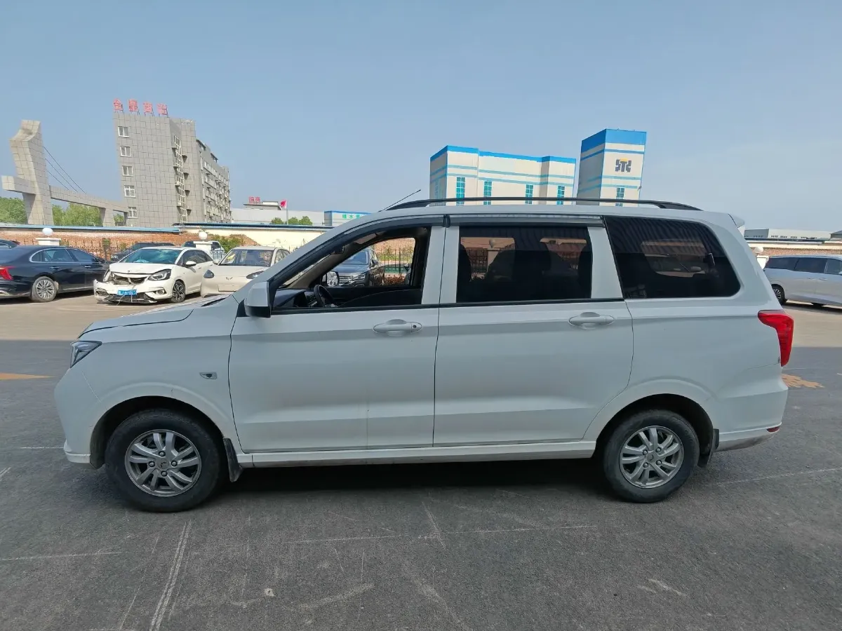 2021 WuLing RongGuang New Truck 1.5L 99HP L4 5MT,autocango,china used car exporter,china ev exporter,chinese used car exporter,chinese used ev exporter