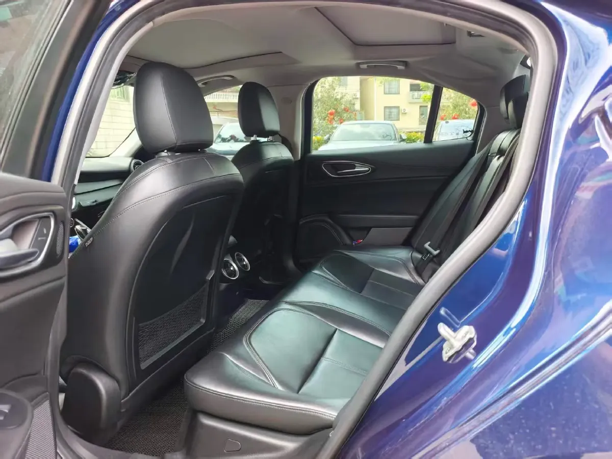 2017 Toyota Highlander 2.0T 220HP L4 6AT,autocango,china used car exporter,china ev exporter,chinese used car exporter,chinese used ev exporter