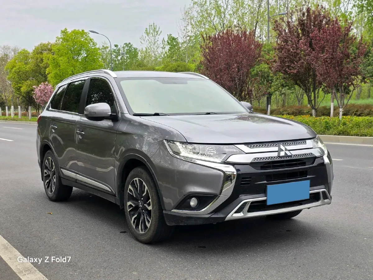 2020 Mitsubishi Outlander 2.0L 166HP L4 CVT,autocango,china used car exporter,china ev exporter,chinese used car exporter,chinese used ev exporter