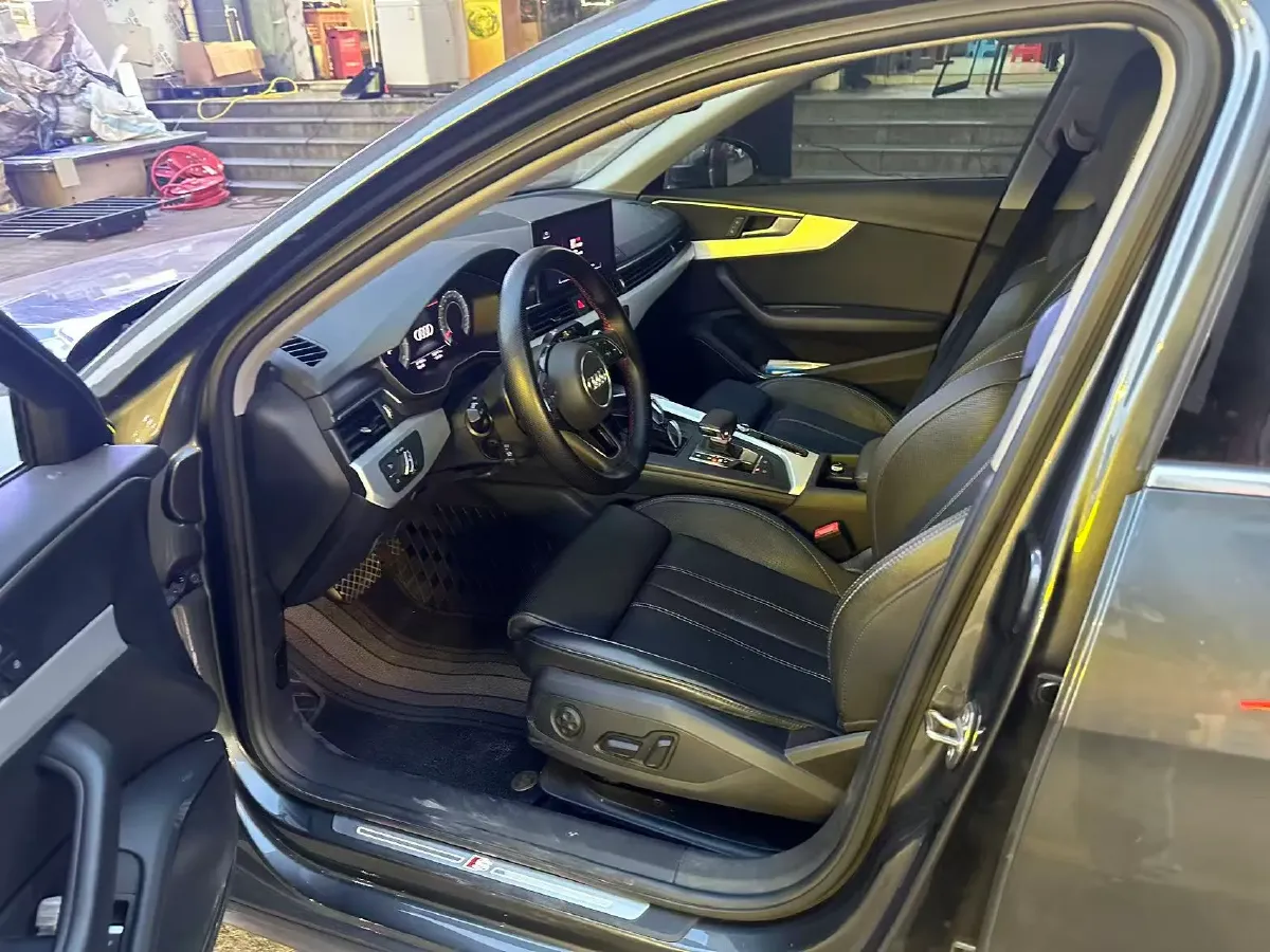 2023 Audi A4L 2.0T 190HP L4 7DCT,autocango,china used car exporter,china ev exporter,chinese used car exporter,chinese used ev exporter