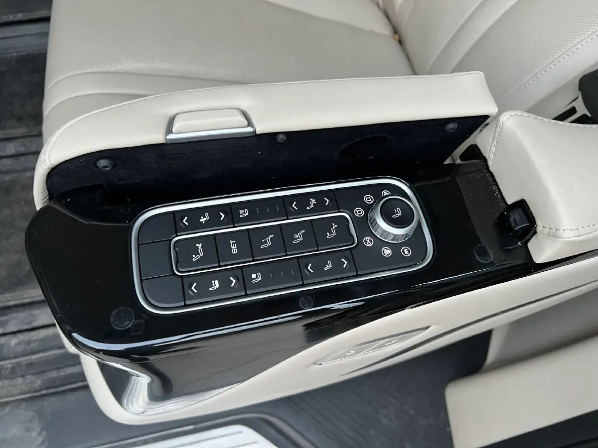 2024 Toyota Sienna 2.5L 189HP L4 E-CVT Hybrid,autocango,china used car exporter,china ev exporter,chinese used car exporter,chinese used ev exporter