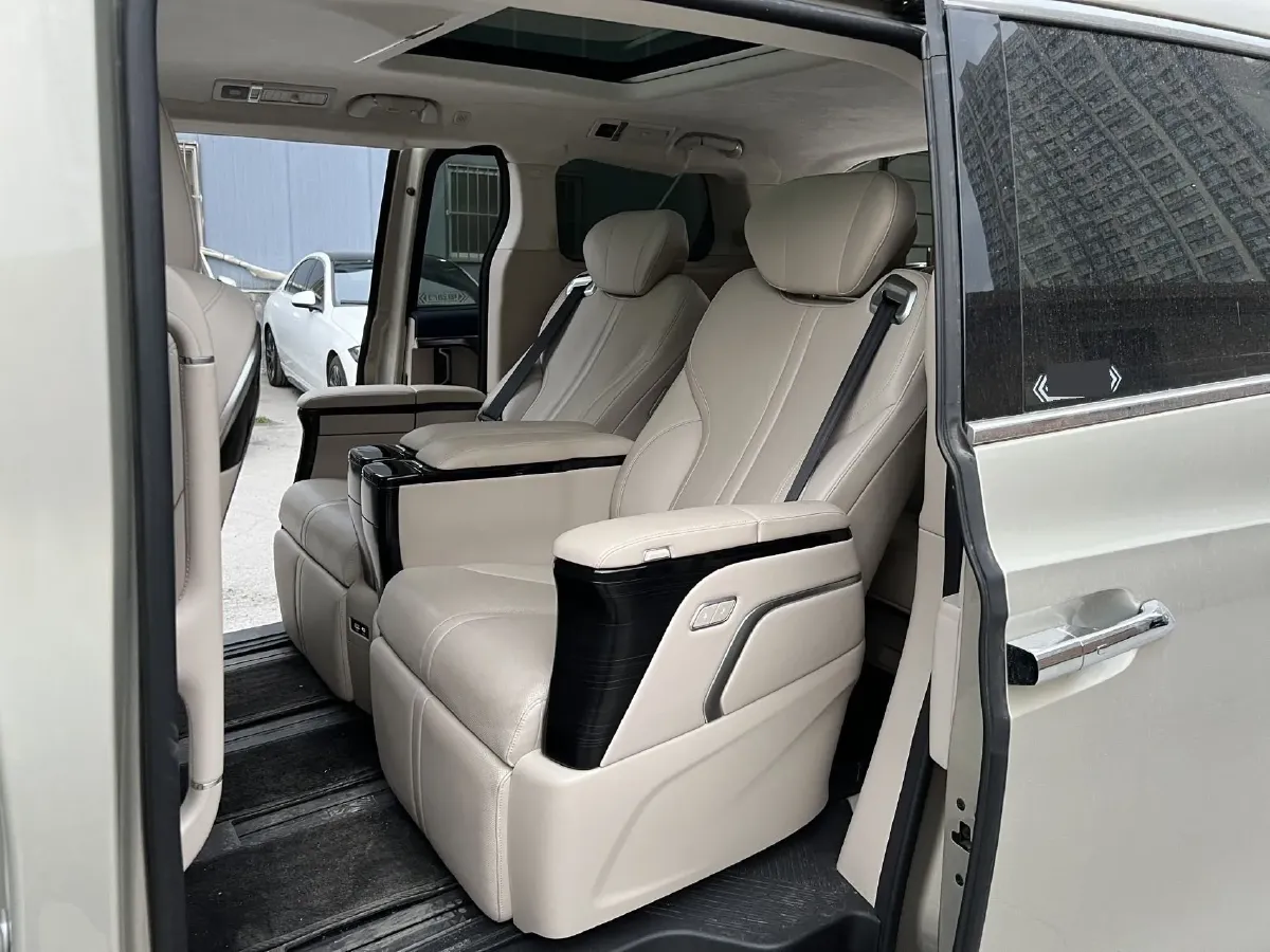 2024 Toyota Sienna 2.5L 189HP L4 E-CVT Hybrid,autocango,china used car exporter,china ev exporter,chinese used car exporter,chinese used ev exporter