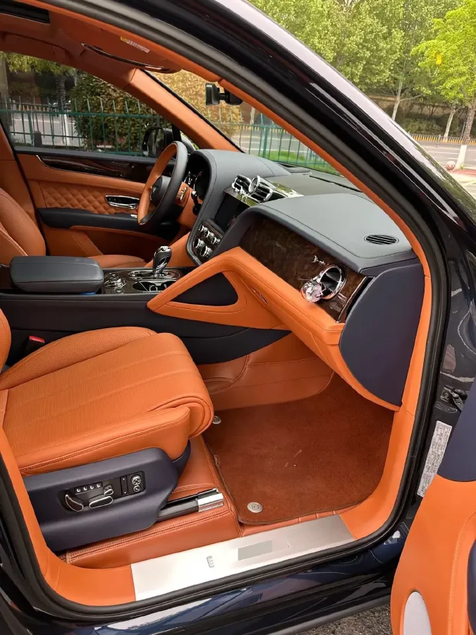 2021 Bentley Bentayga 4.0T 550HP V8 8AT,autocango,china used car exporter,china ev exporter,chinese used car exporter,chinese used ev exporter