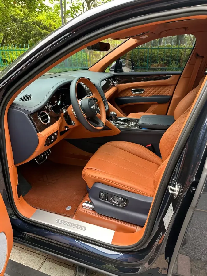 2021 Bentley Bentayga 4.0T 550HP V8 8AT,autocango,china used car exporter,china ev exporter,chinese used car exporter,chinese used ev exporter