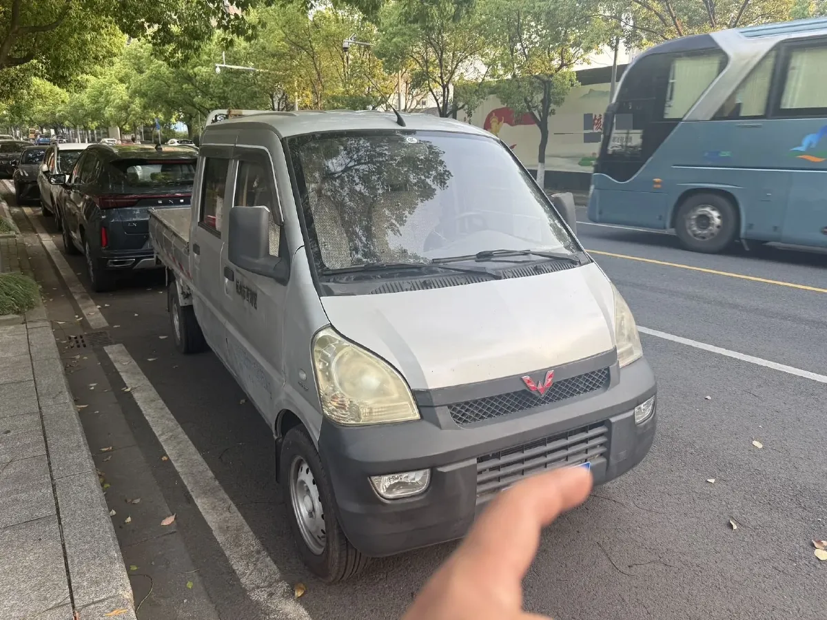 2015 WuLing RongGuang V 1.5L 112HP L4 5MT,autocango,china used car exporter,china ev exporter,chinese used car exporter,chinese used ev exporter