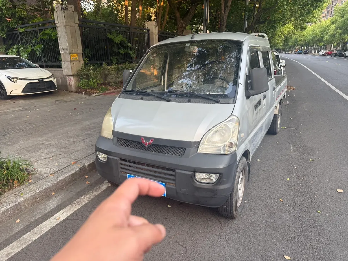 2015 WuLing RongGuang V 1.5L 112HP L4 5MT,autocango,china used car exporter,china ev exporter,chinese used car exporter,chinese used ev exporter