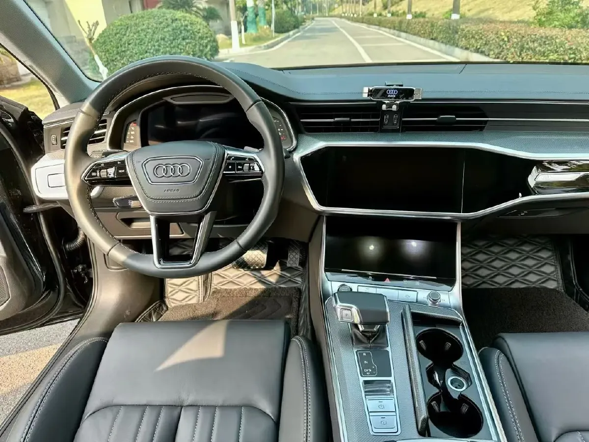 2024 Audi A6L 2.0T 190HP L4 7DCT,autocango,china used car exporter,china ev exporter,chinese used car exporter,chinese used ev exporter
