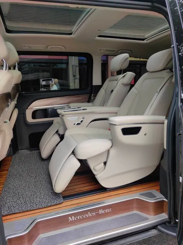 2022 Mercedes-Benz V Class 2.0T 211HP L4 9AT,autocango,china used car exporter,china ev exporter,chinese used car exporter,chinese used ev exporter