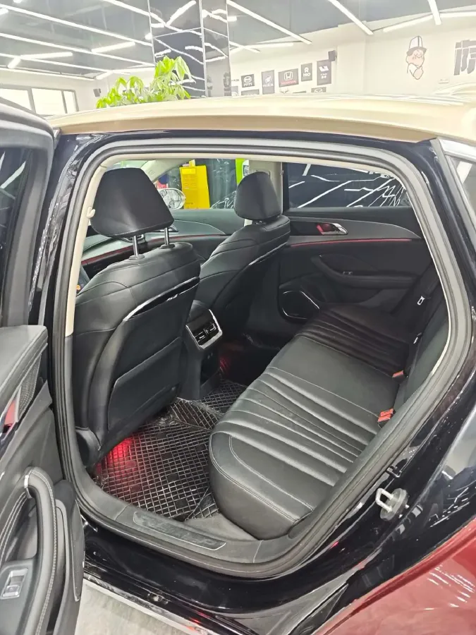 2023 HongQi H5 2.0T 224HP L4 8AT,autocango,china used car exporter,china ev exporter,chinese used car exporter,chinese used ev exporter