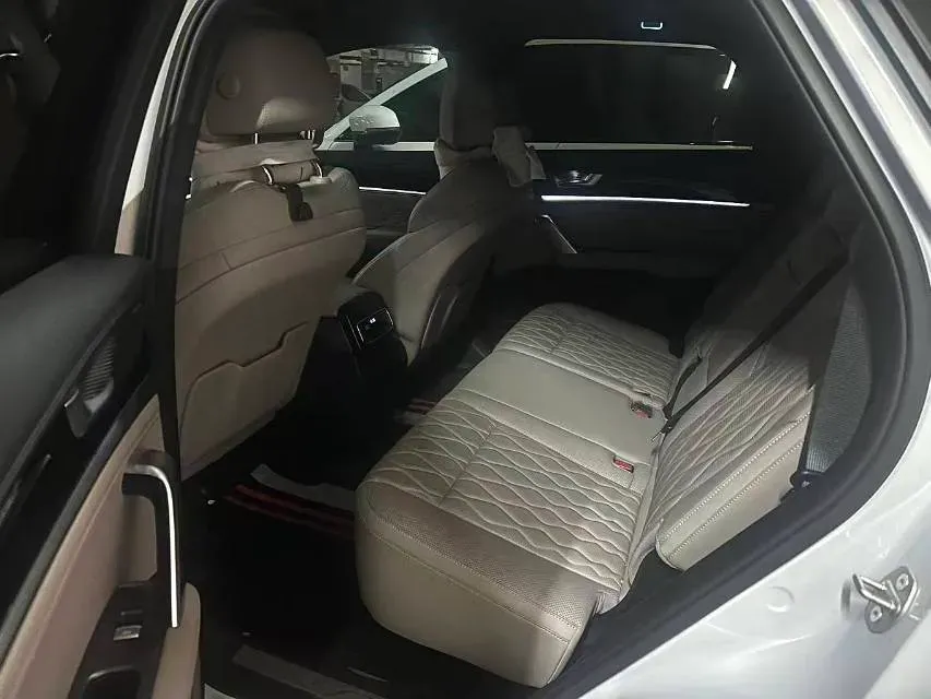 2022 Jeep Grand Commander 2.0T 265HP L4 9AT,autocango,china used car exporter,china ev exporter,chinese used car exporter,chinese used ev exporter