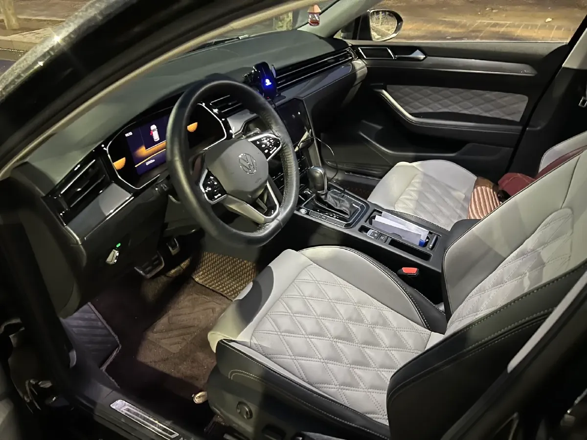 2023 Volkswagen Magotan 2.0T 186HP L4 7DCT,autocango,china used car exporter,china ev exporter,chinese used car exporter,chinese used ev exporter