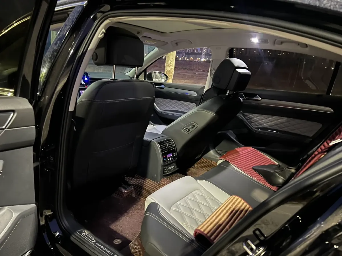 2023 Volkswagen Magotan 2.0T 186HP L4 7DCT,autocango,china used car exporter,china ev exporter,chinese used car exporter,chinese used ev exporter