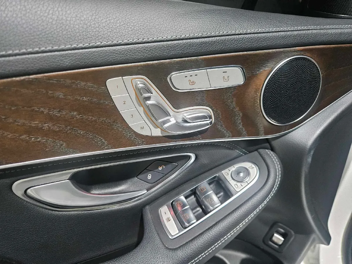 2020 Mercedes-Benz GLC Class 2.0T 258HP L4 9AT,autocango,china used car exporter,china ev exporter,chinese used car exporter,chinese used ev exporter