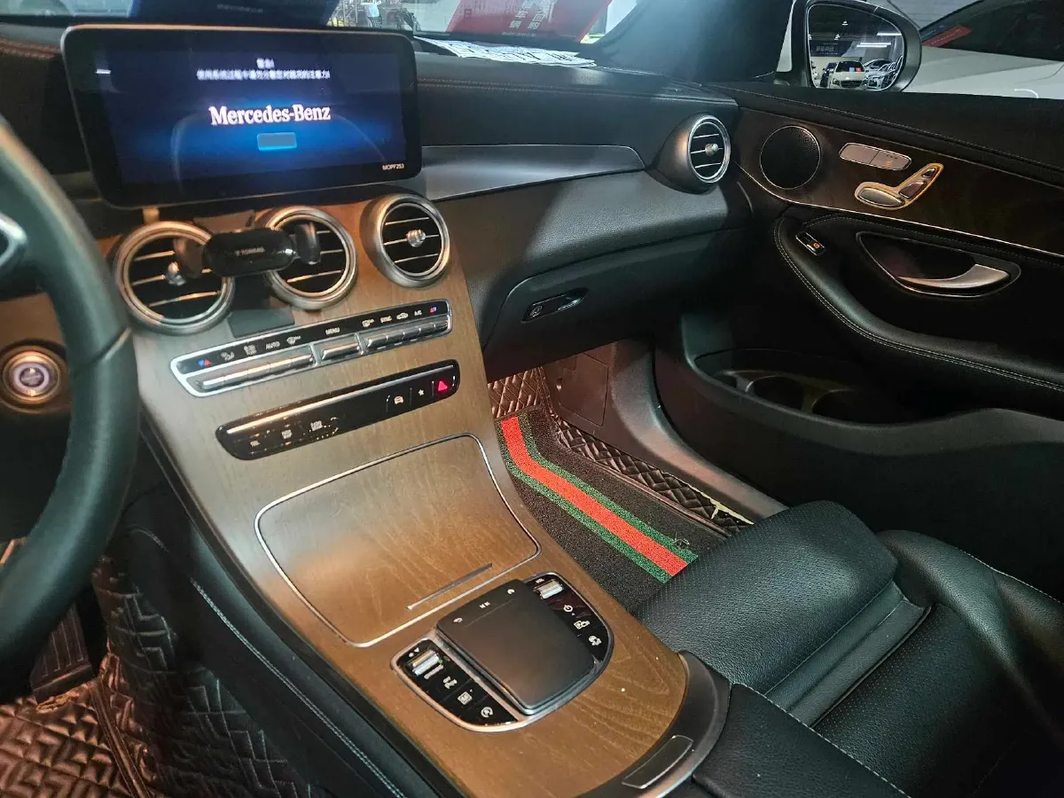 2020 Mercedes-Benz GLC Class 2.0T 258HP L4 9AT,autocango,china used car exporter,china ev exporter,chinese used car exporter,chinese used ev exporter