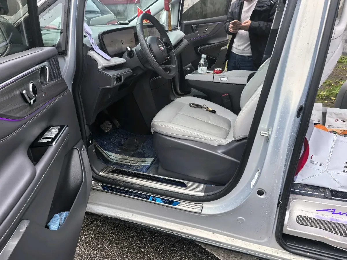 2025 Buick GL8 2.0T 237HP L4 9AT,autocango,china used car exporter,china ev exporter,chinese used car exporter,chinese used ev exporter