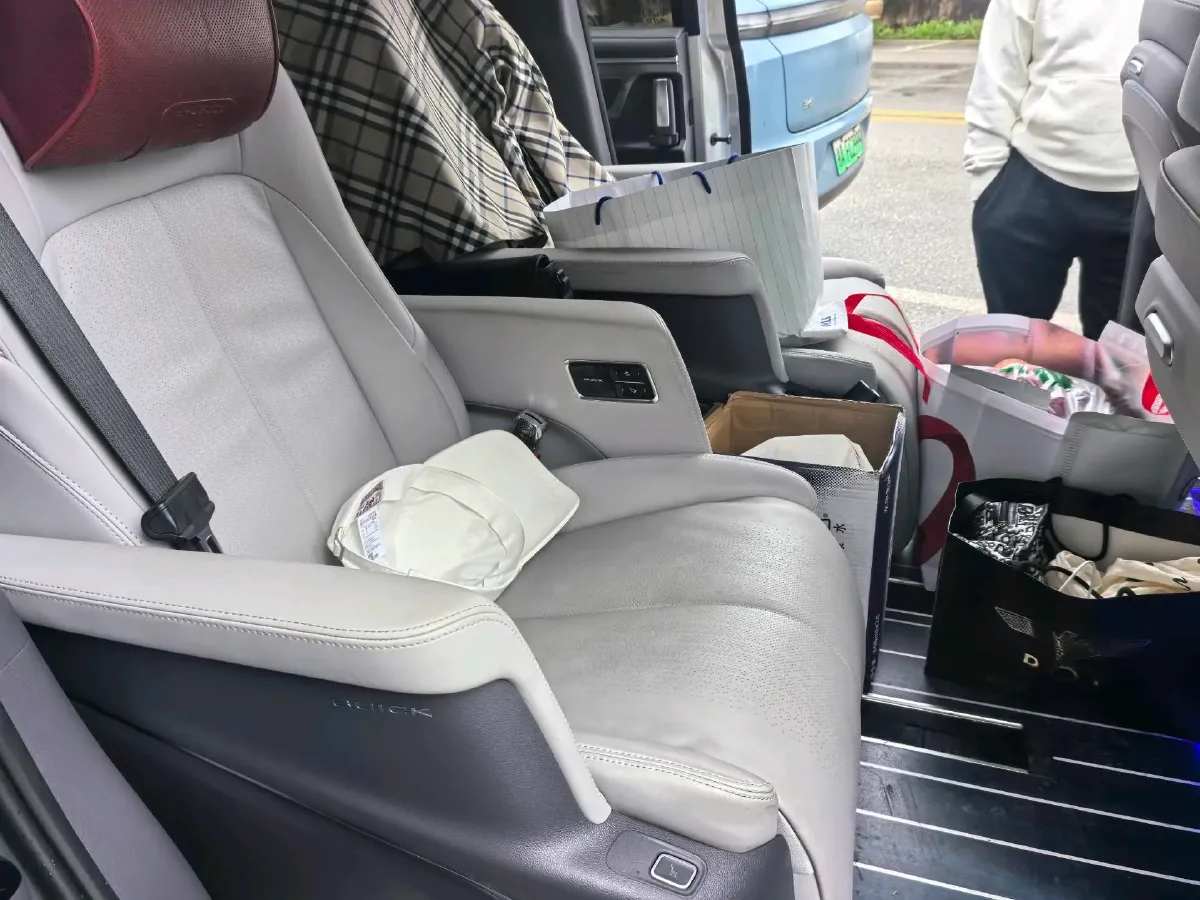 2025 Buick GL8 2.0T 237HP L4 9AT,autocango,china used car exporter,china ev exporter,chinese used car exporter,chinese used ev exporter