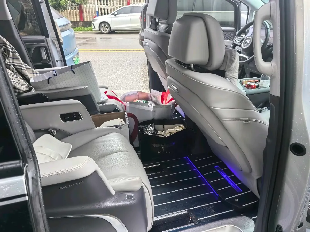 2025 Buick GL8 2.0T 237HP L4 9AT,autocango,china used car exporter,china ev exporter,chinese used car exporter,chinese used ev exporter