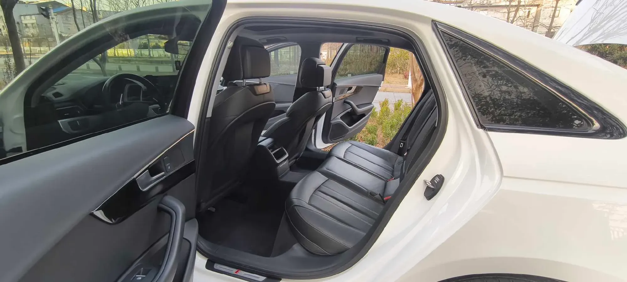 2020 Audi A4L 2.0T 190HP L4 7DCT,autocango,china used car exporter,china ev exporter,chinese used car exporter,chinese used ev exporter