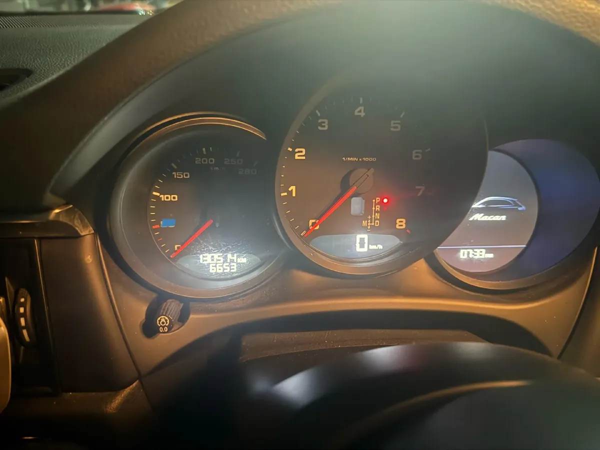 2018 Porsche Macan 2.0T 252HP L4 7DCT,autocango,china used car exporter,china ev exporter,chinese used car exporter,chinese used ev exporter