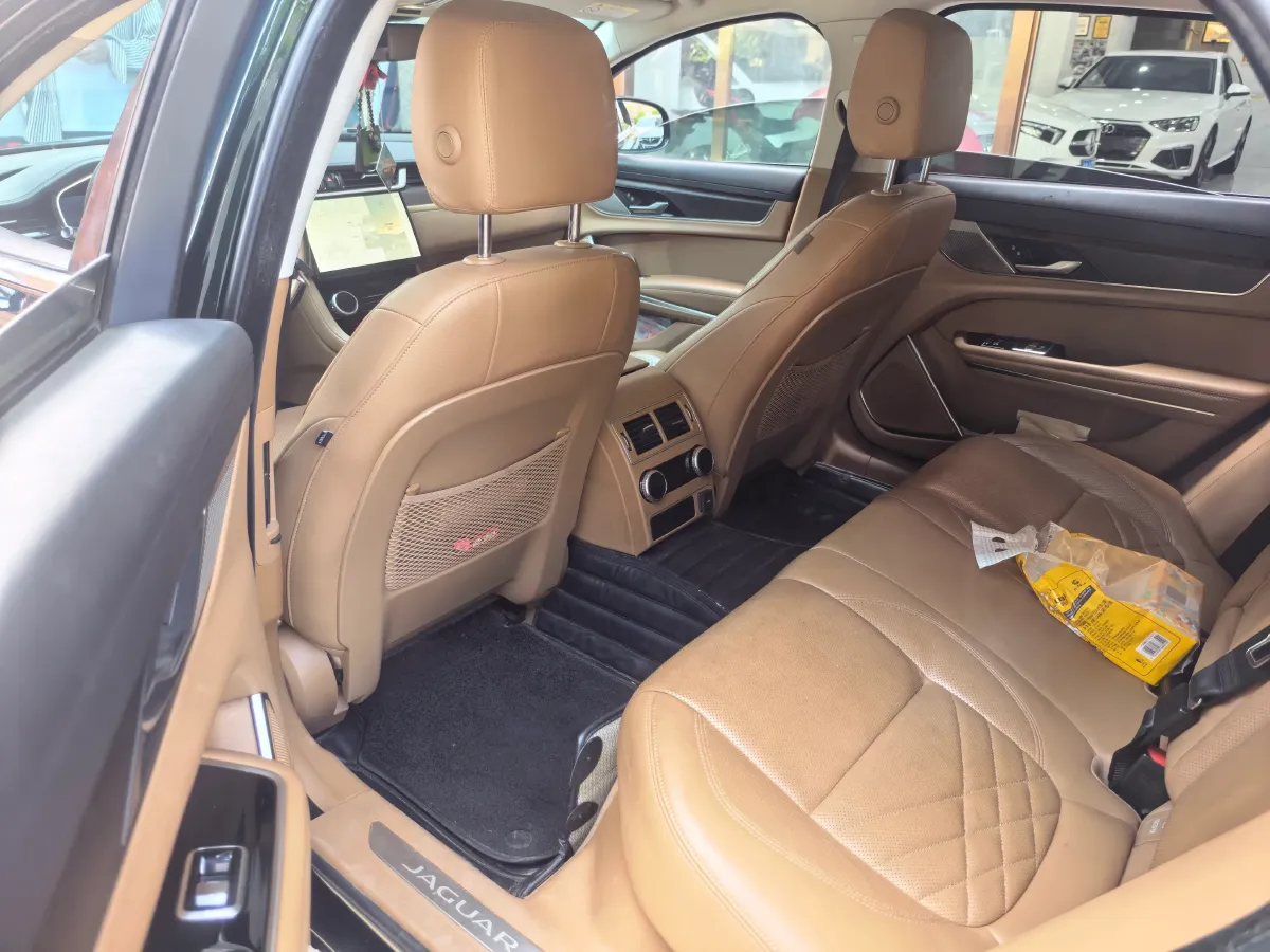 2022 Jaguar XFL 2.0T 250HP L4 8AT,autocango,china used car exporter,china ev exporter,chinese used car exporter,chinese used ev exporter