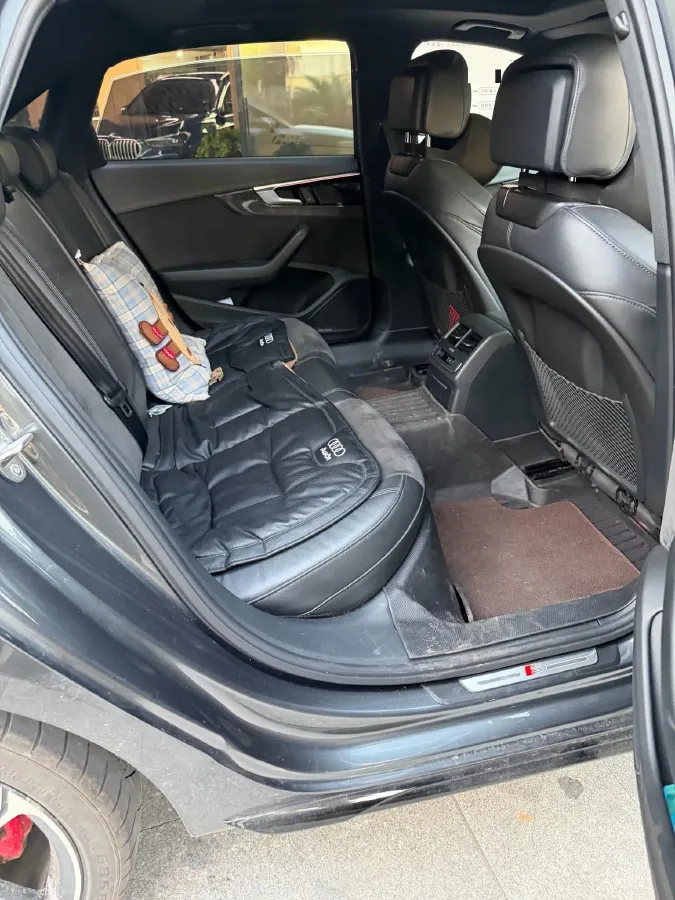 2022 Audi A4L 2.0T 252HP L4 7DCT,autocango,china used car exporter,china ev exporter,chinese used car exporter,chinese used ev exporter