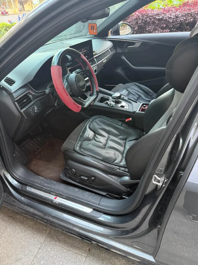 2022 Audi A4L 2.0T 252HP L4 7DCT,autocango,china used car exporter,china ev exporter,chinese used car exporter,chinese used ev exporter