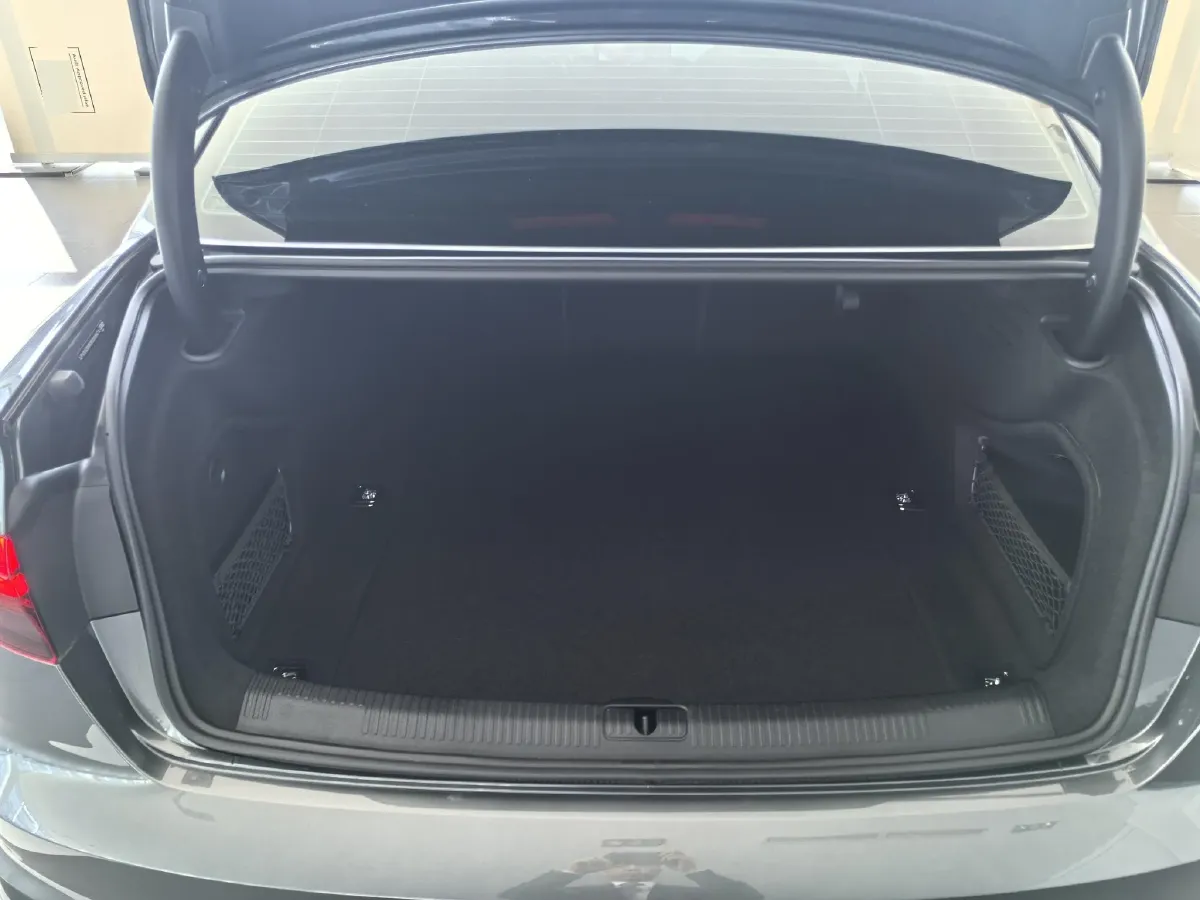 2024 Audi A4L 2.0T 190HP L4 7DCT,autocango,china used car exporter,china ev exporter,chinese used car exporter,chinese used ev exporter