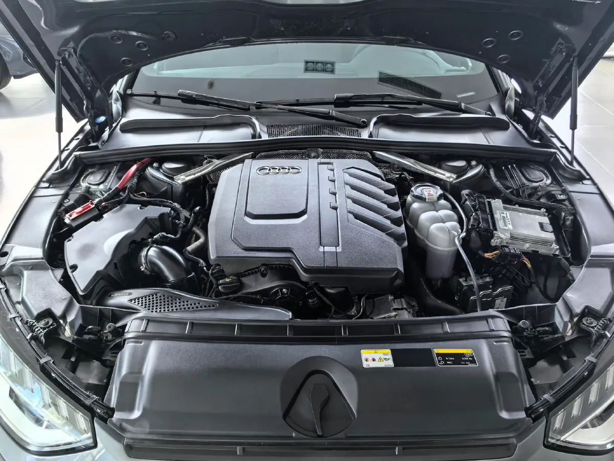 2024 Audi A4L 2.0T 190HP L4 7DCT,autocango,china used car exporter,china ev exporter,chinese used car exporter,chinese used ev exporter