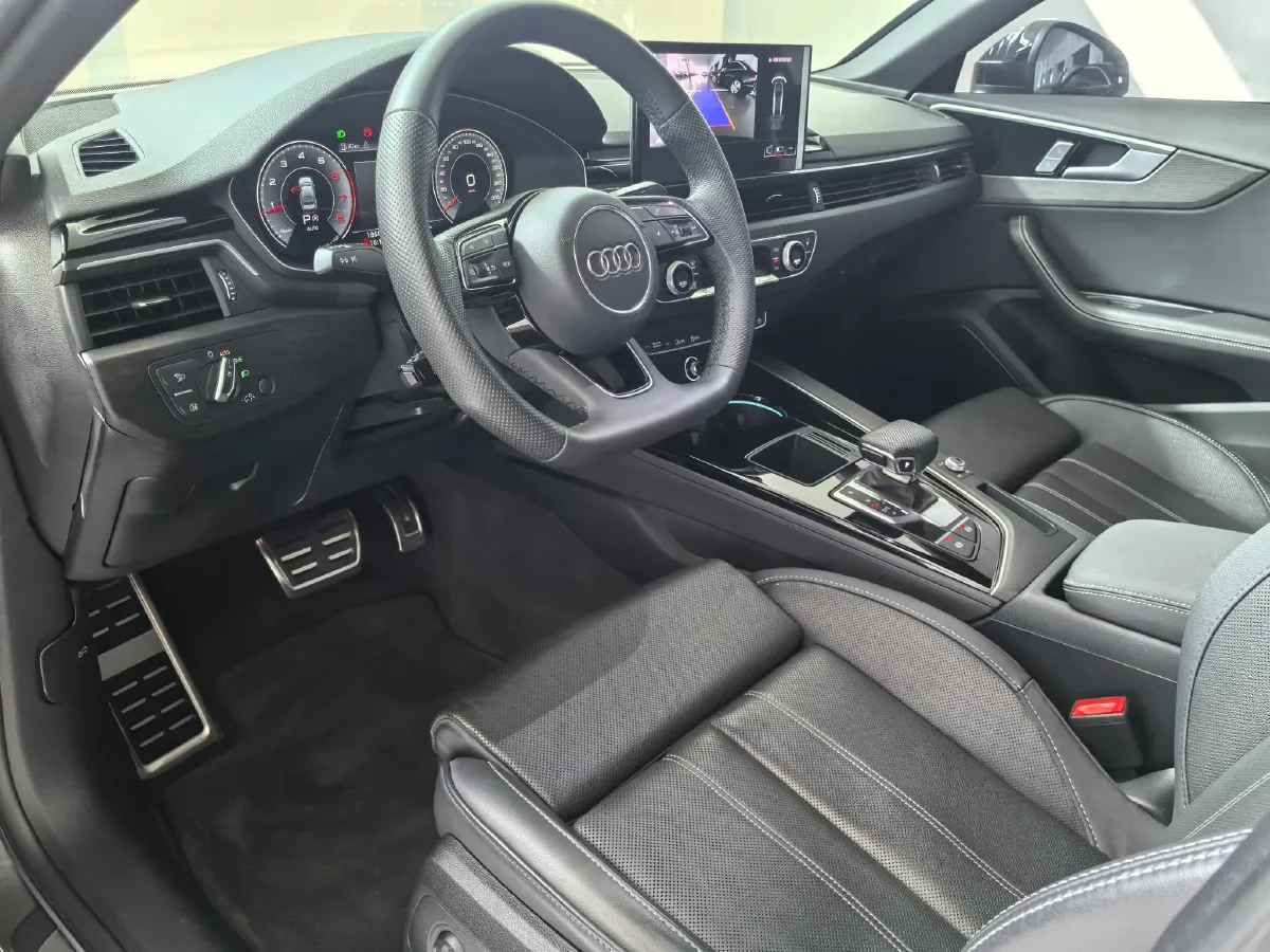 2024 Audi A4L 2.0T 190HP L4 7DCT,autocango,china used car exporter,china ev exporter,chinese used car exporter,chinese used ev exporter