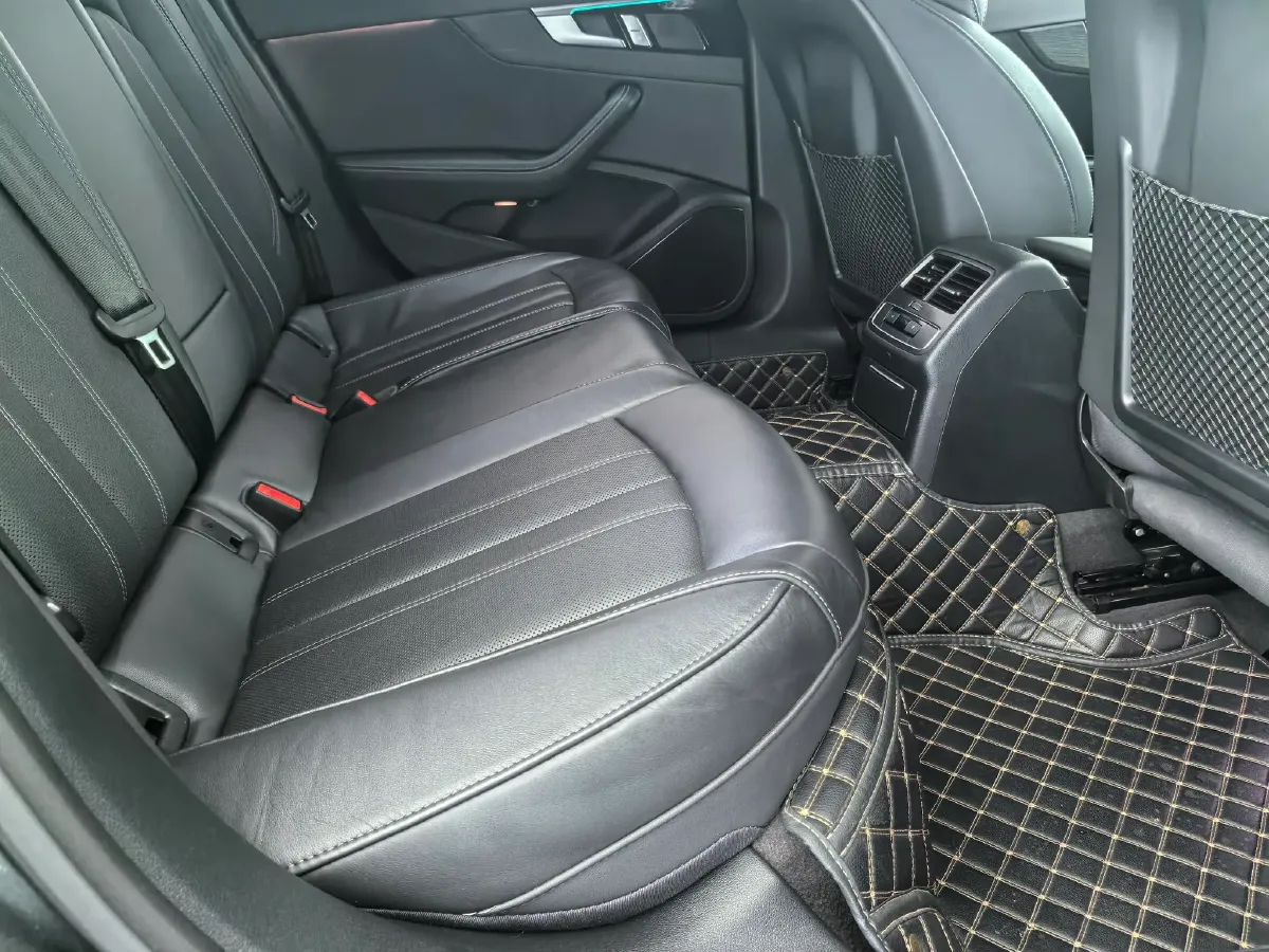 2024 Audi A4L 2.0T 190HP L4 7DCT,autocango,china used car exporter,china ev exporter,chinese used car exporter,chinese used ev exporter