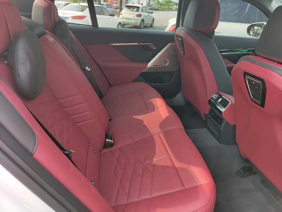 2024 BMW 5 Series 2.0T 258HP L4 8AT,autocango,china used car exporter,china ev exporter,chinese used car exporter,chinese used ev exporter