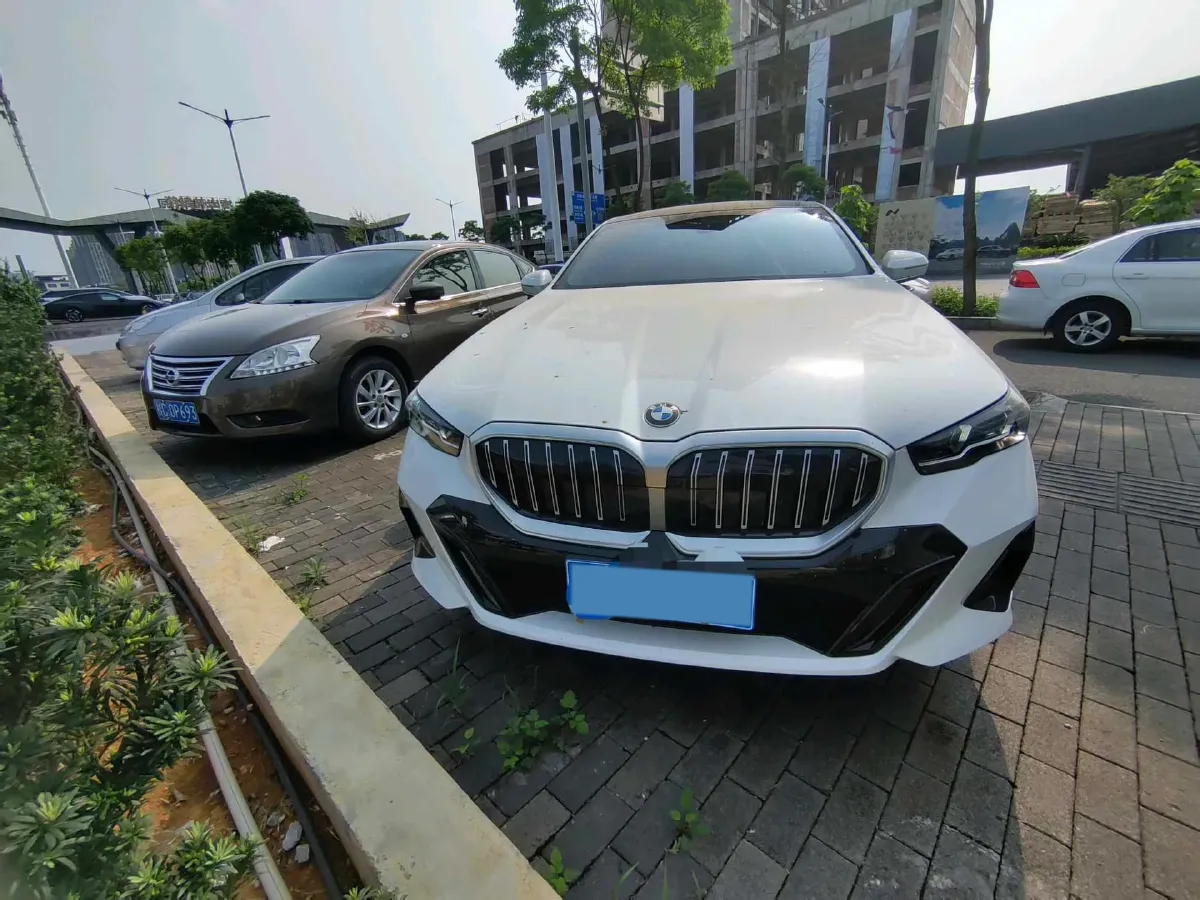2024 BMW 5 Series 2.0T 258HP L4 8AT,autocango,china used car exporter,china ev exporter,chinese used car exporter,chinese used ev exporter