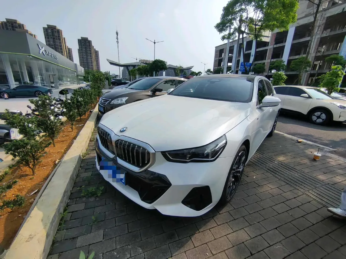 2024 BMW 5 Series 2.0T 258HP L4 8AT,autocango,china used car exporter,china ev exporter,chinese used car exporter,chinese used ev exporter