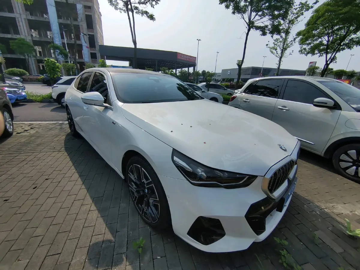 2024 BMW 5 Series 2.0T 258HP L4 8AT,autocango,china used car exporter,china ev exporter,chinese used car exporter,chinese used ev exporter