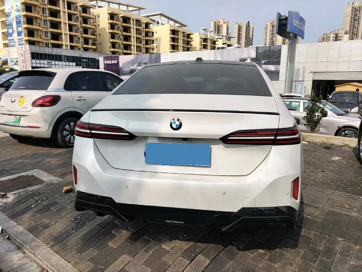 2024 BMW 5 Series 2.0T 258HP L4 8AT,autocango,china used car exporter,china ev exporter,chinese used car exporter,chinese used ev exporter