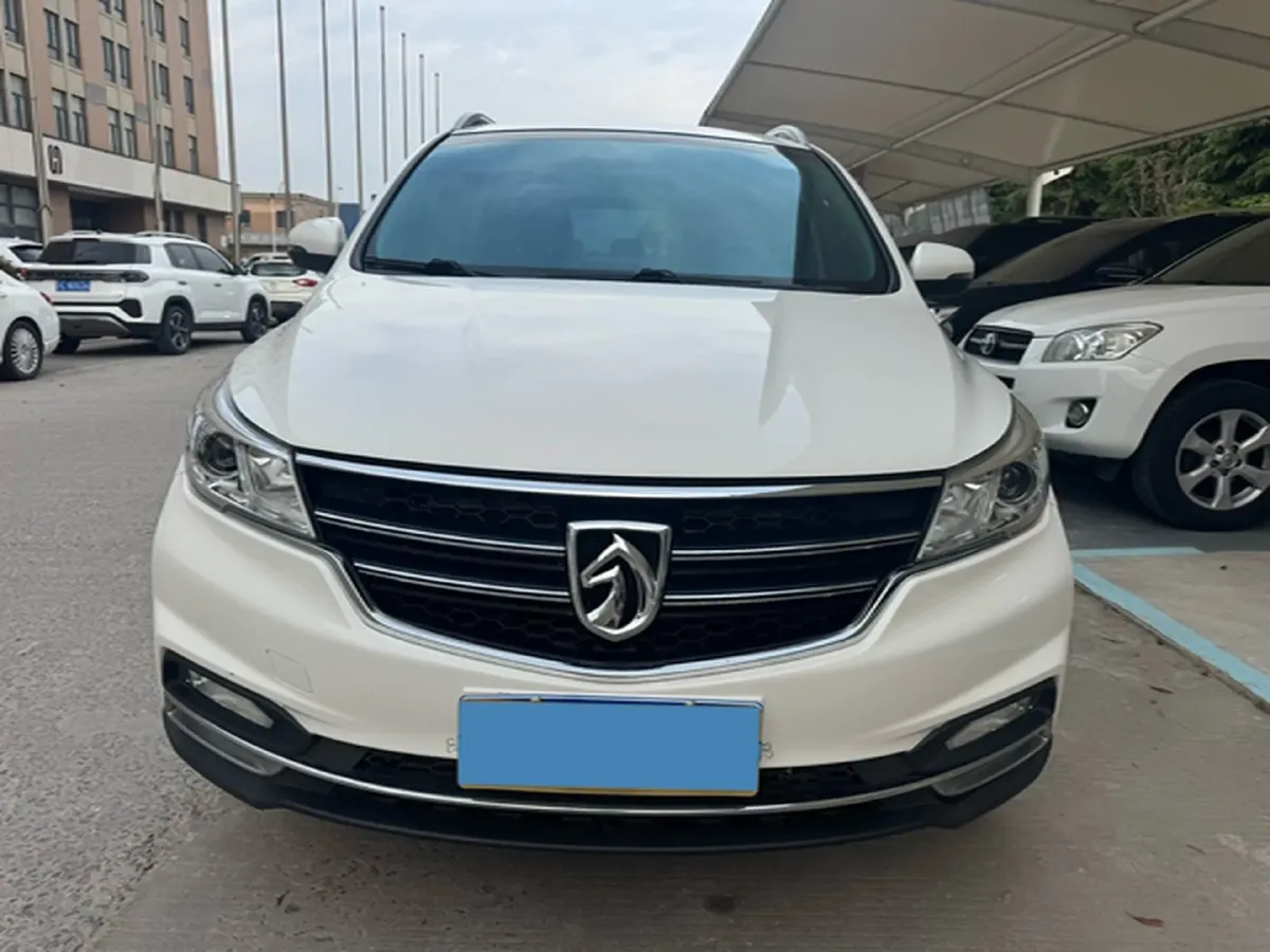 2017 BaoJun 730 1.5T 150HP L4 6MT,autocango,china used car exporter,china ev exporter,chinese used car exporter,chinese used ev exporter