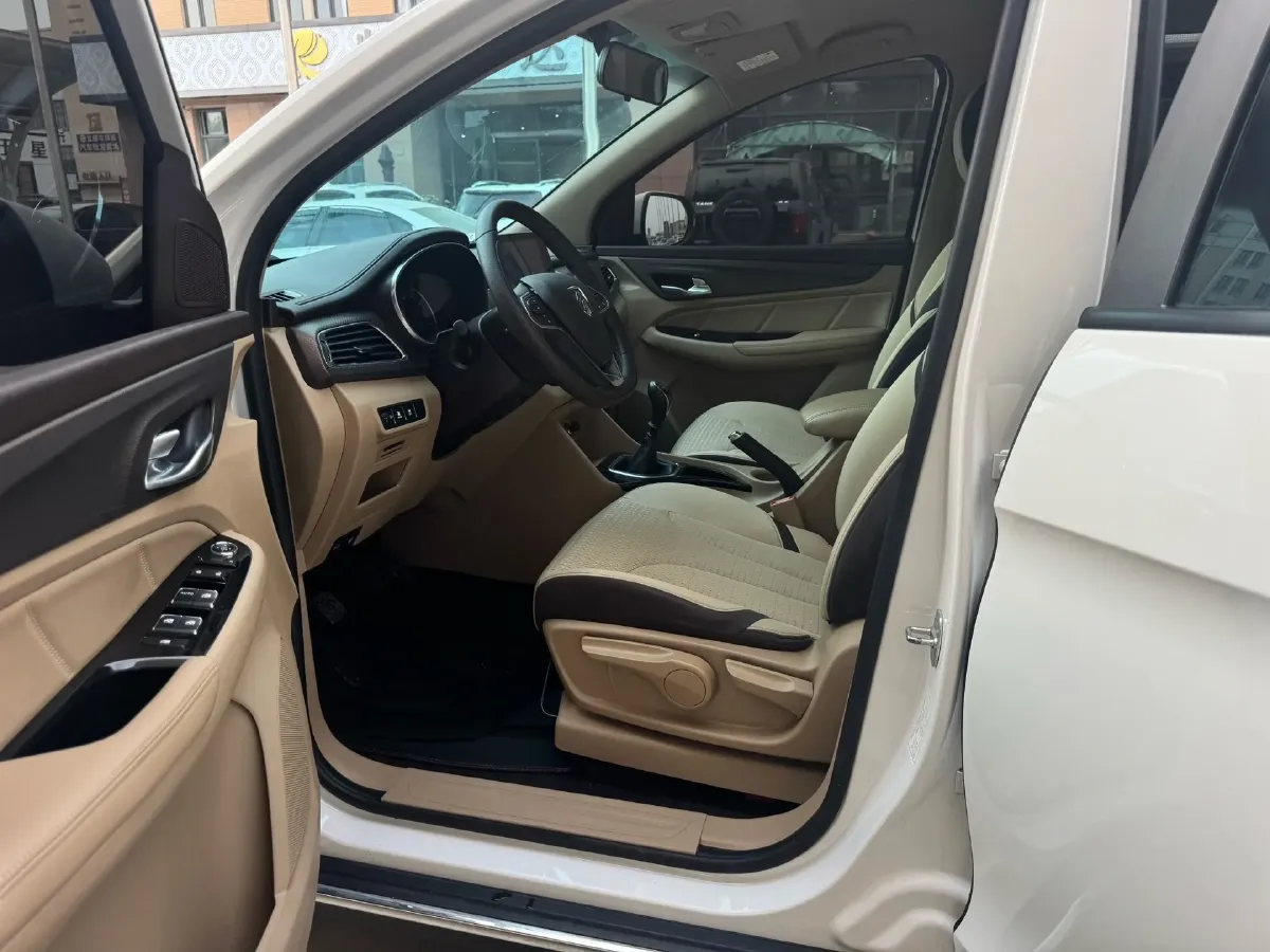 2017 BaoJun 730 1.5T 150HP L4 6MT,autocango,china used car exporter,china ev exporter,chinese used car exporter,chinese used ev exporter