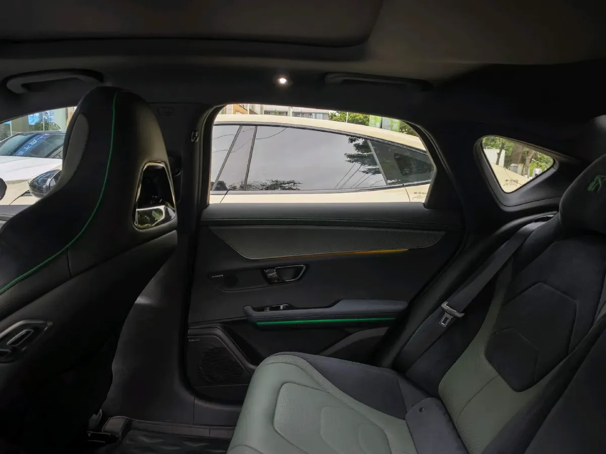 2022 Toyota Highlander 2.5L 192HP L4 E-CVT Hybrid,autocango,china used car exporter,china ev exporter,chinese used car exporter,chinese used ev exporter