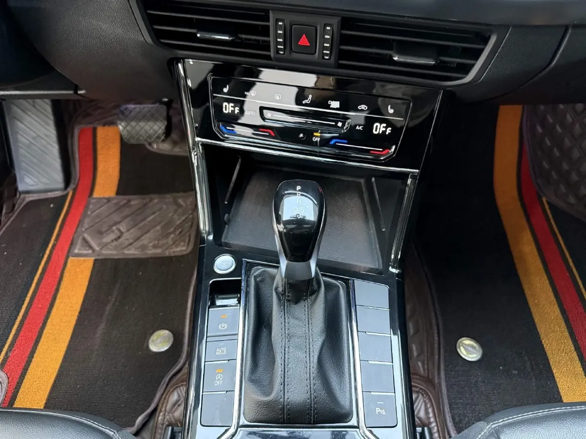 2023 Volkswagen Passat 2.0T 186HP L4 7DCT,autocango,china used car exporter,china ev exporter,chinese used car exporter,chinese used ev exporter