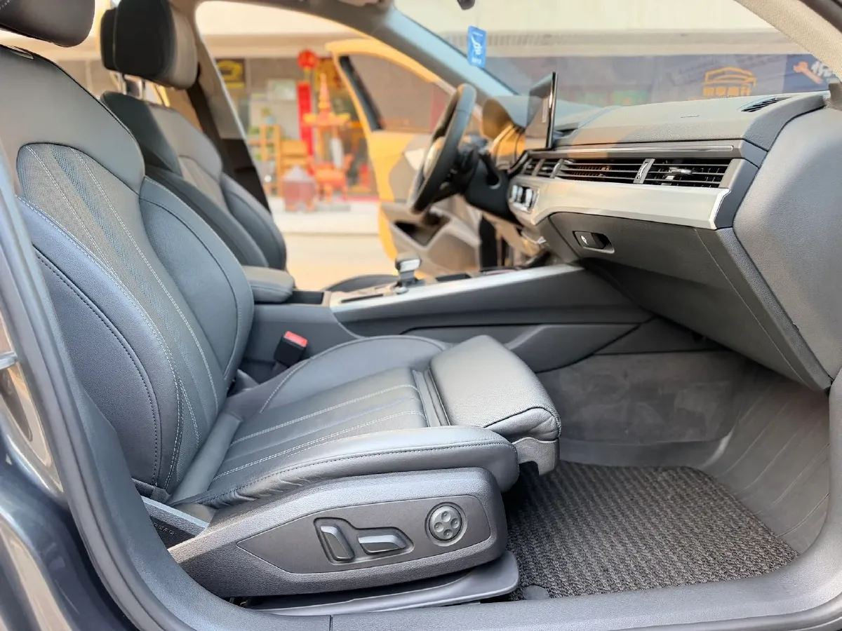 2020 Audi A4L 2.0T 190HP L4 7DCT,autocango,china used car exporter,china ev exporter,chinese used car exporter,chinese used ev exporter