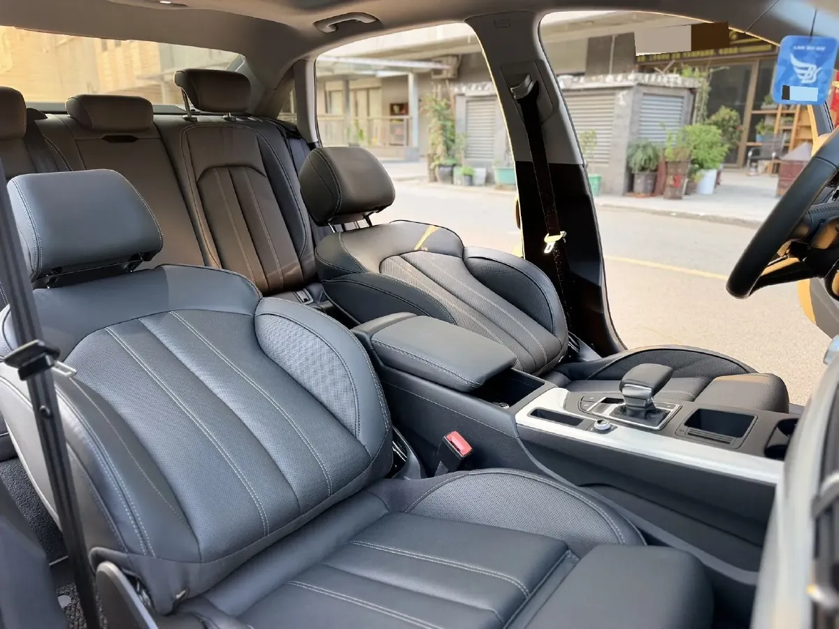 2020 Audi A4L 2.0T 190HP L4 7DCT,autocango,china used car exporter,china ev exporter,chinese used car exporter,chinese used ev exporter