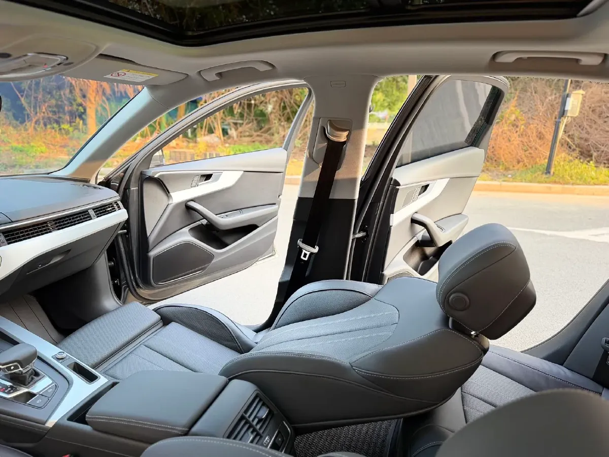 2020 Audi A4L 2.0T 190HP L4 7DCT,autocango,china used car exporter,china ev exporter,chinese used car exporter,chinese used ev exporter