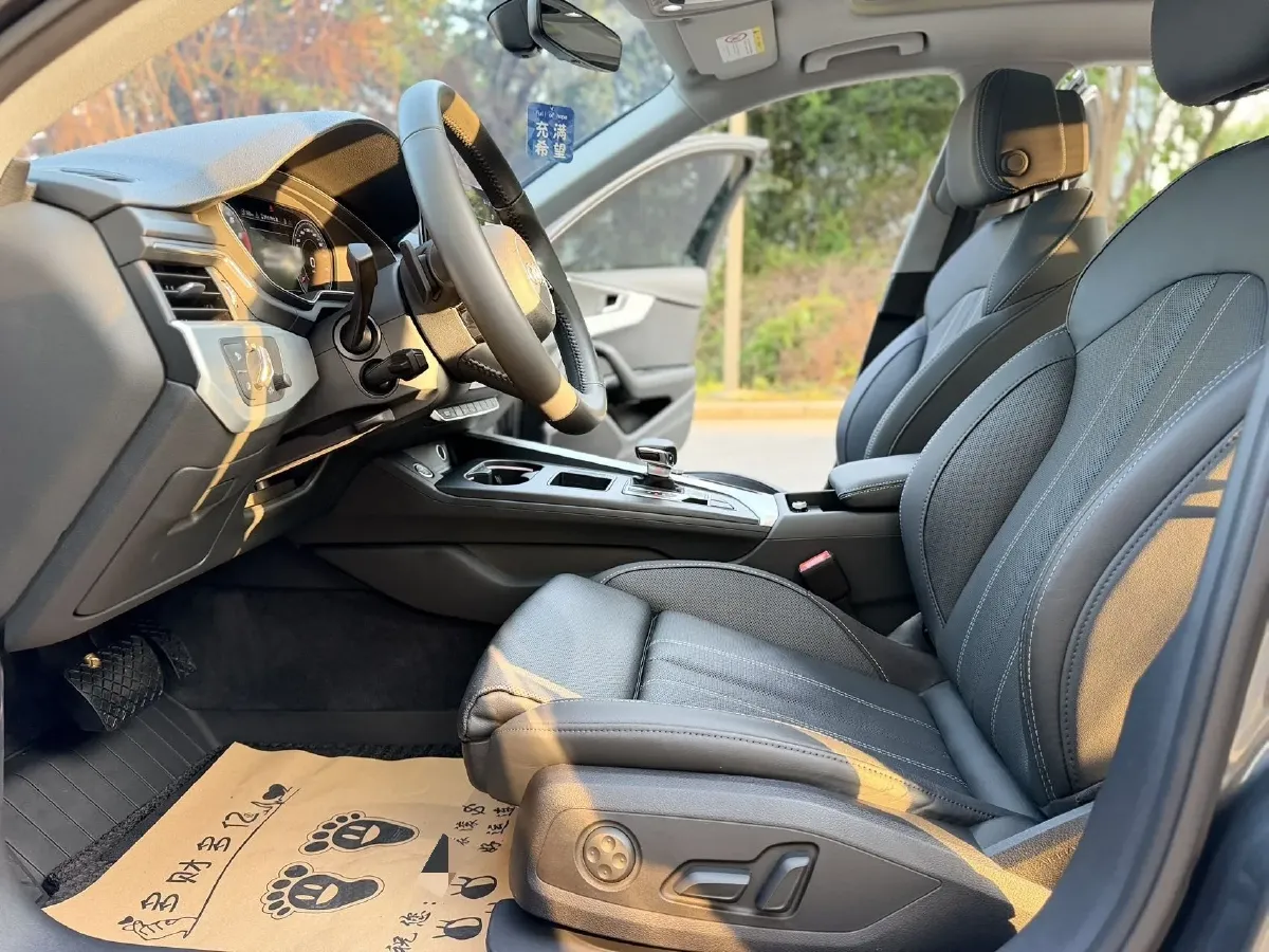 2020 Audi A4L 2.0T 190HP L4 7DCT,autocango,china used car exporter,china ev exporter,chinese used car exporter,chinese used ev exporter