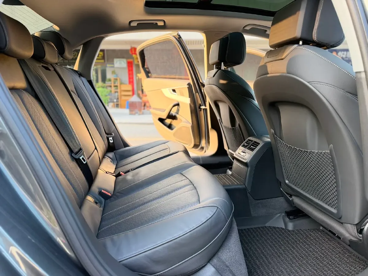 2020 Audi A4L 2.0T 190HP L4 7DCT,autocango,china used car exporter,china ev exporter,chinese used car exporter,chinese used ev exporter