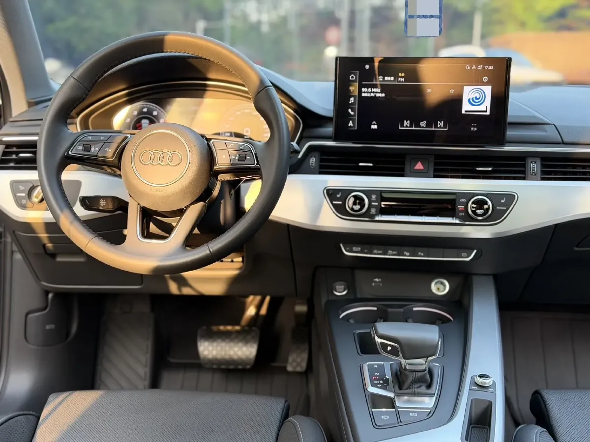 2020 Audi A4L 2.0T 190HP L4 7DCT,autocango,china used car exporter,china ev exporter,chinese used car exporter,chinese used ev exporter