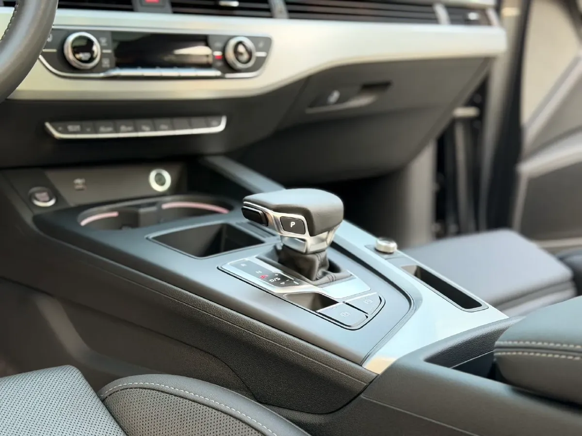 2020 Audi A4L 2.0T 190HP L4 7DCT,autocango,china used car exporter,china ev exporter,chinese used car exporter,chinese used ev exporter