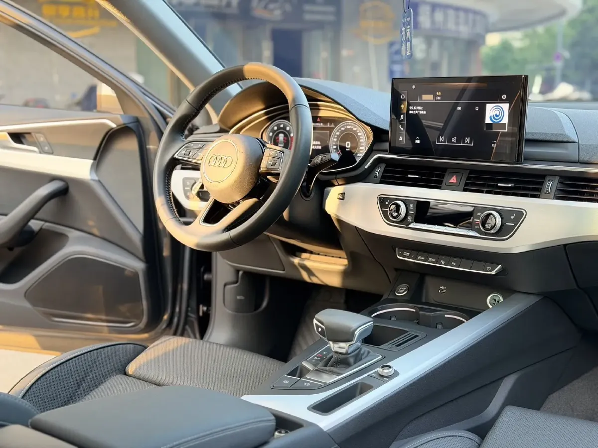 2020 Audi A4L 2.0T 190HP L4 7DCT,autocango,china used car exporter,china ev exporter,chinese used car exporter,chinese used ev exporter