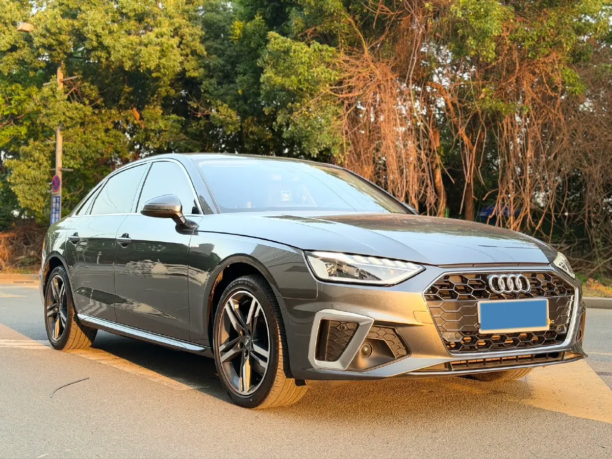 2020 Audi A4L 2.0T 190HP L4 7DCT,autocango,china used car exporter,china ev exporter,chinese used car exporter,chinese used ev exporter