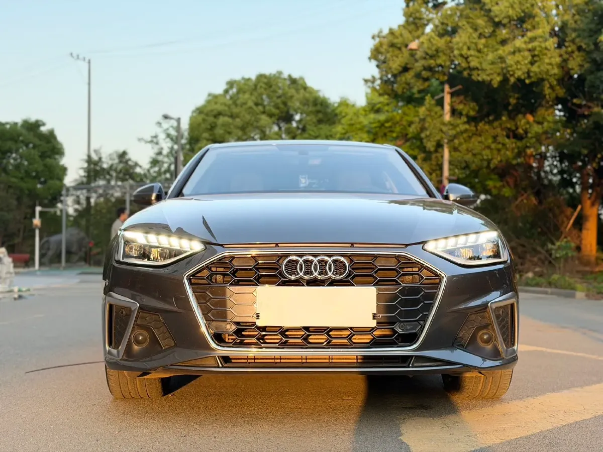 2020 Audi A4L 2.0T 190HP L4 7DCT,autocango,china used car exporter,china ev exporter,chinese used car exporter,chinese used ev exporter